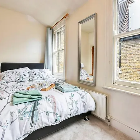 Groves 4 Bedroom, Shepherds Bush London Exterior photo