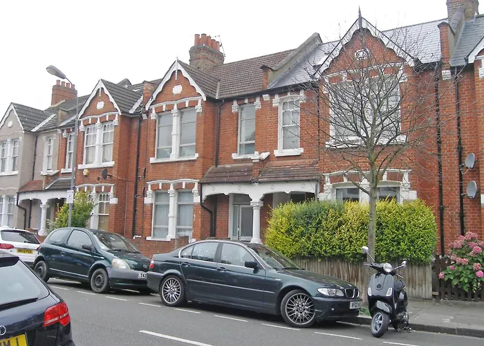 Groves 4 Bedroom, Shepherds Bush