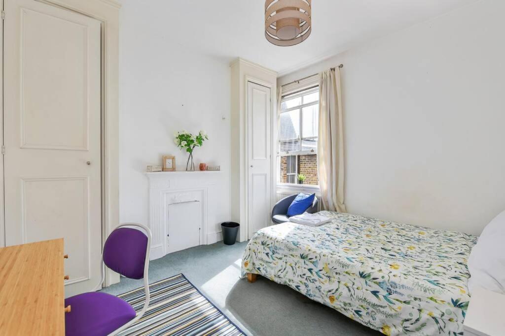 Appartamento Groves 4 Bedroom, Shepherds Bush Londra