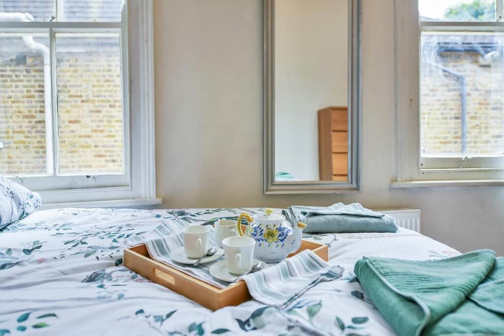 Apartment Groves 4 Bedroom, Shepherds Bush London