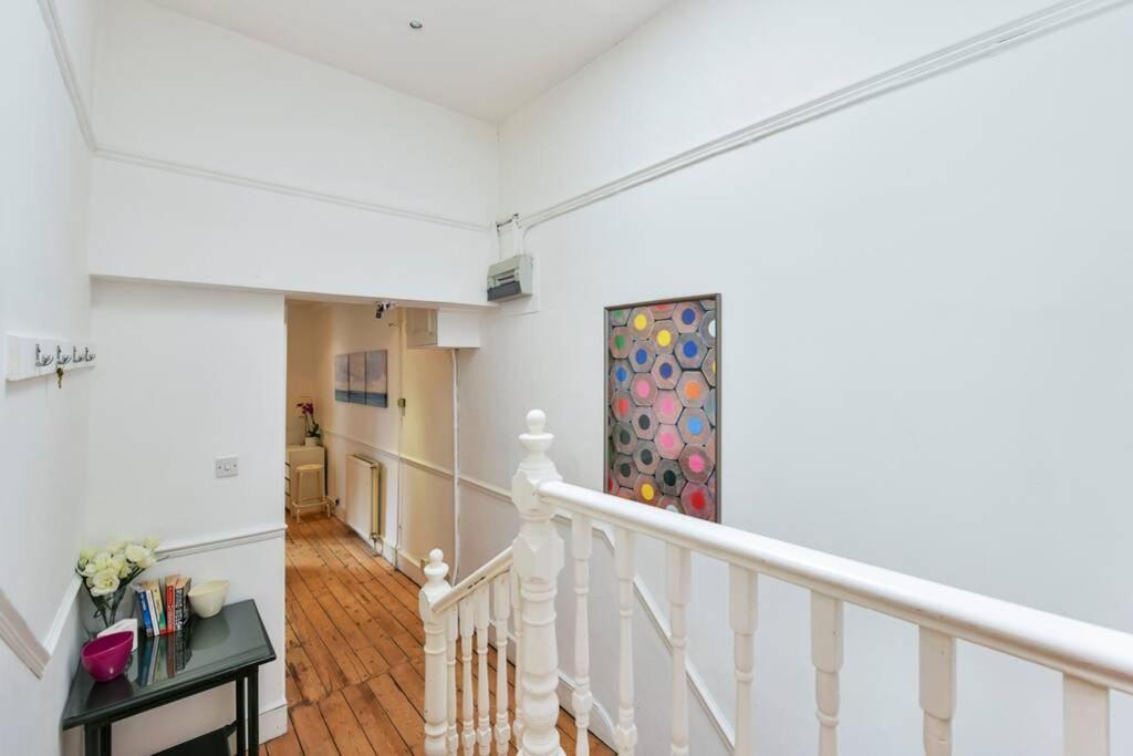 Groves 4 Bedroom, Shepherds Bush London