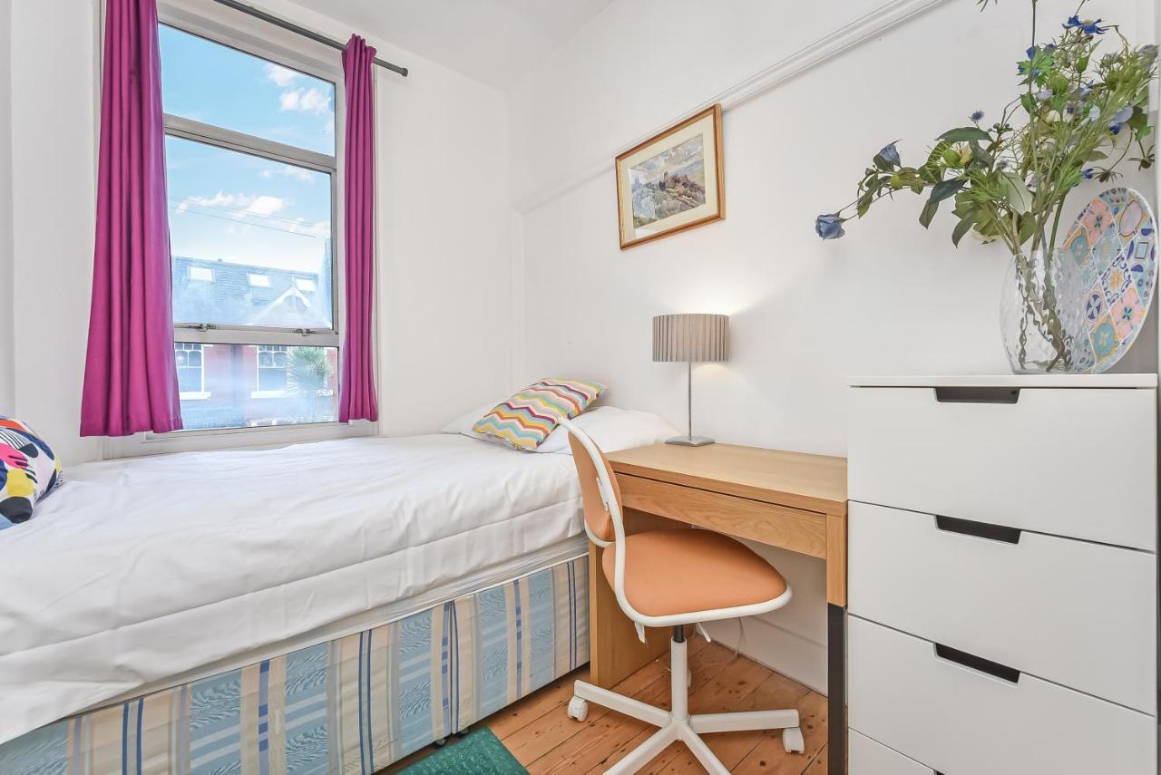 Apartment Groves 4 Bedroom, Shepherds Bush *