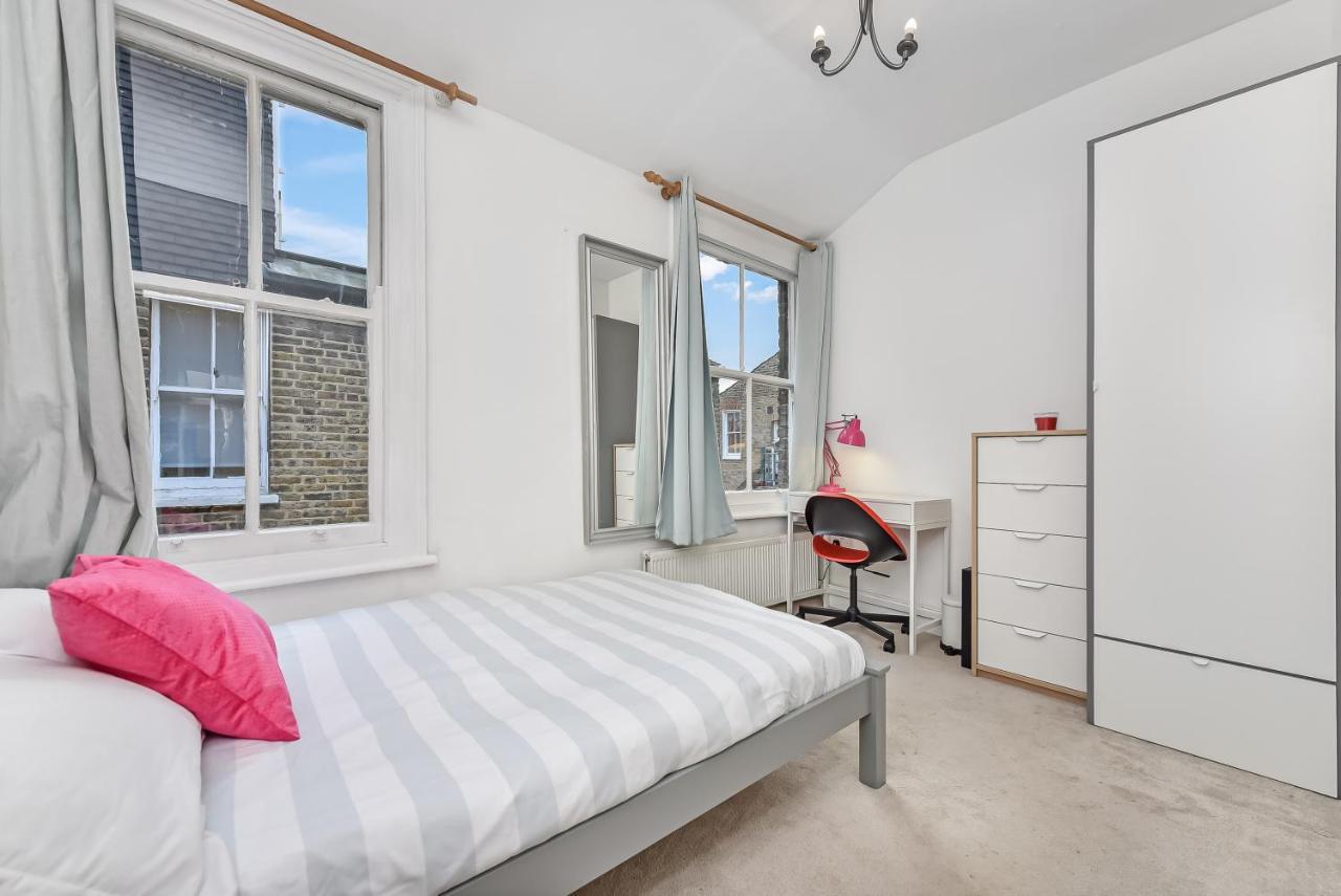 Groves 4 Bedroom, Shepherds Bush * London