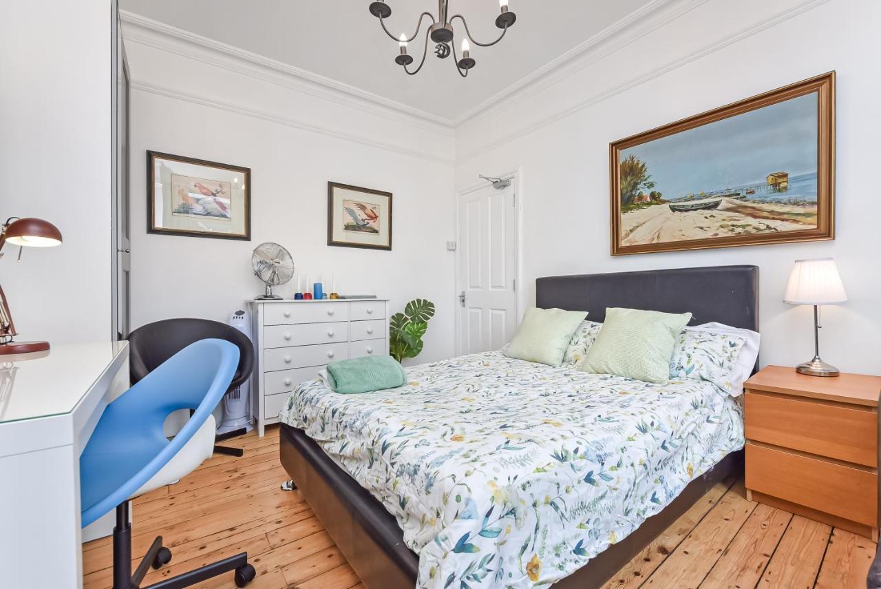 Apartment Groves 4 Bedroom, Shepherds Bush