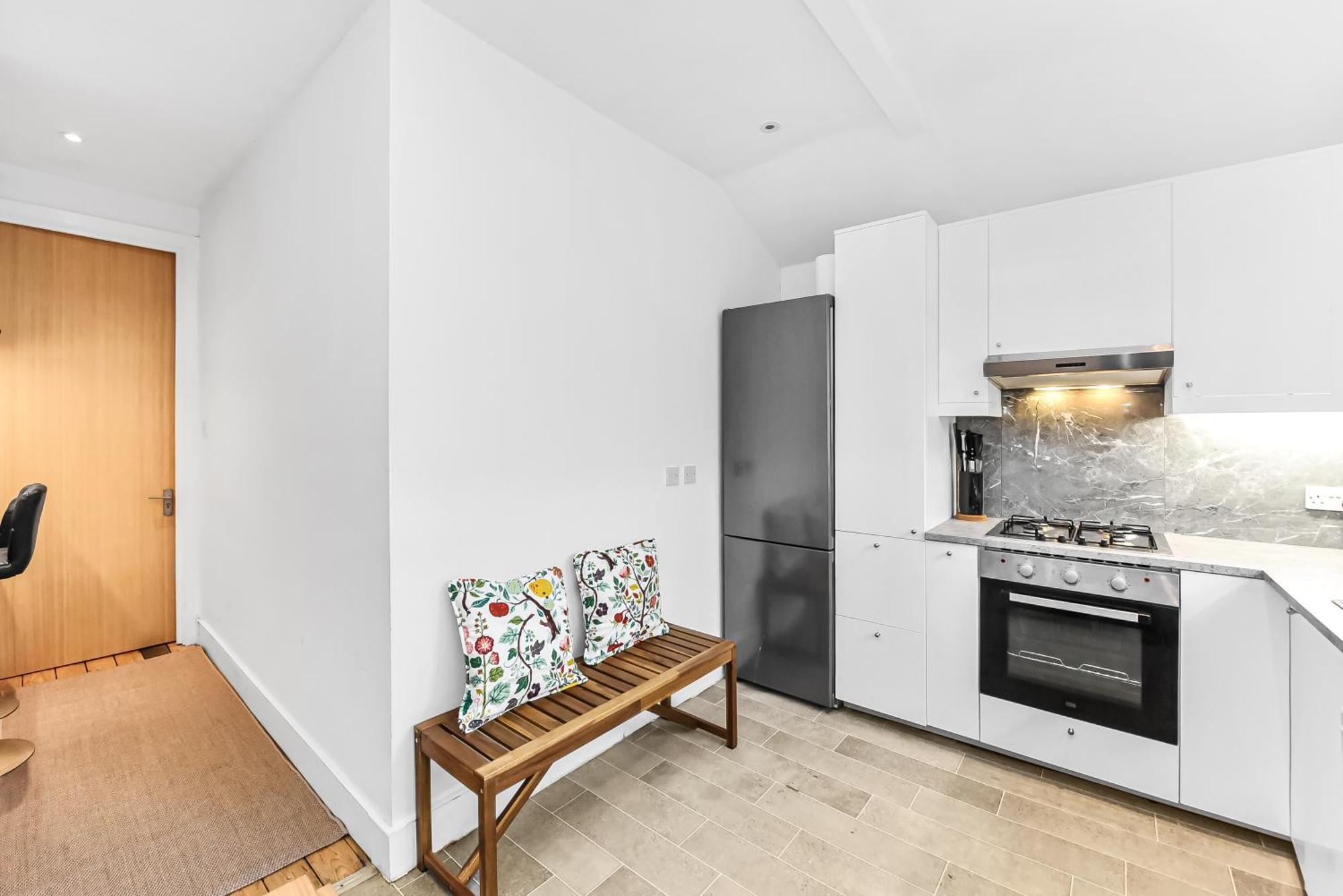 Groves 4 Bedroom, Shepherds Bush * Londra