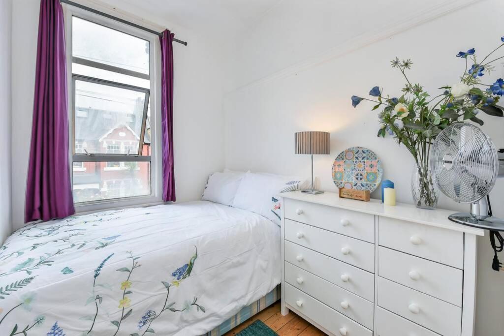 Groves 4 Bedroom, Shepherds Bush London